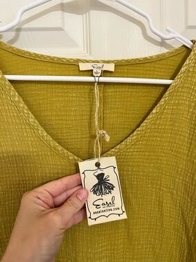 New! nwt easel V-Neck Relaxed Tunic Top - Mustard Yellow